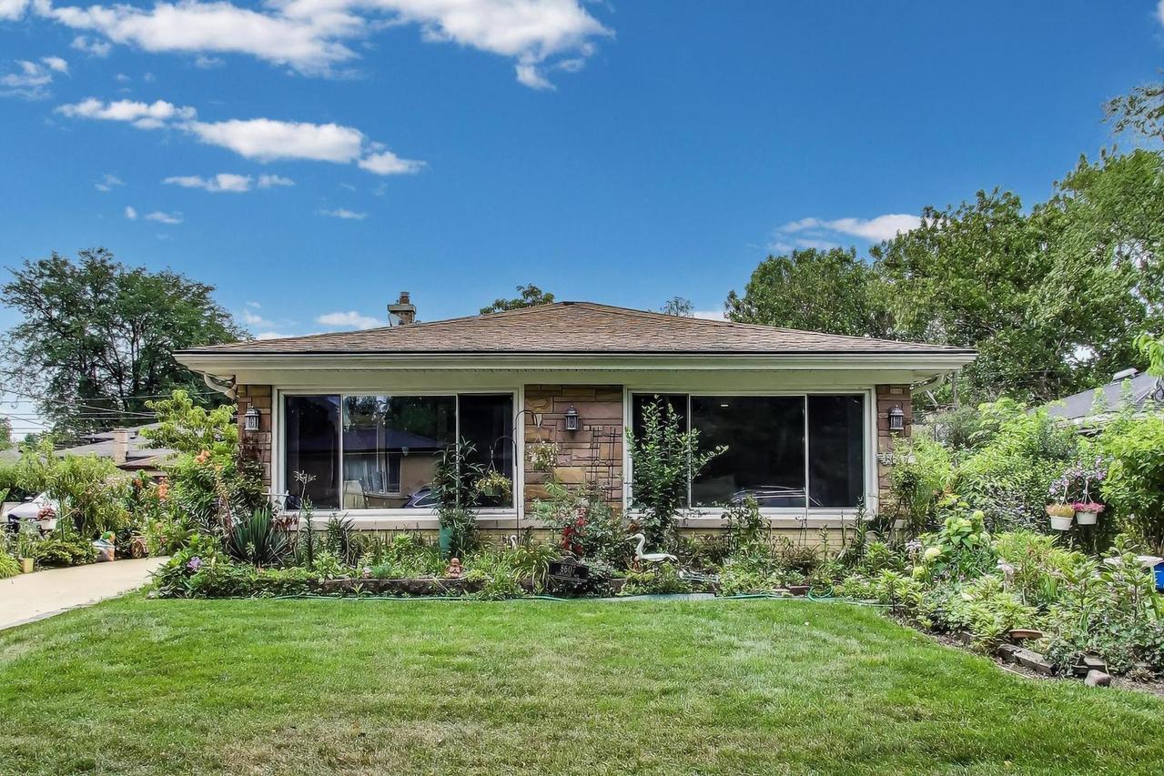 8607 Lawndale Ave., Skokie, IL 60076