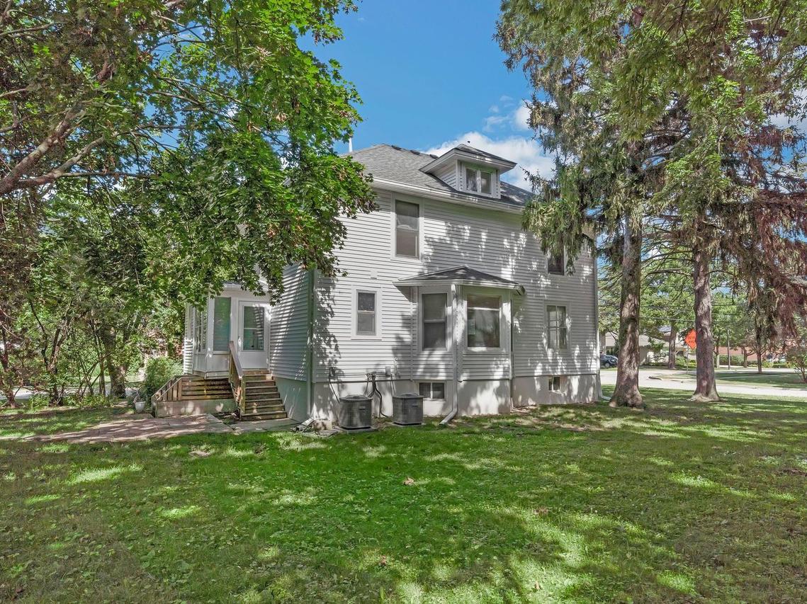 913 Sunset Ct., Deerfield, IL 60015