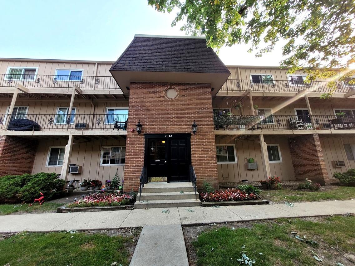 2402 Algonquin Rd. #9, Rolling Meadows, IL 60008