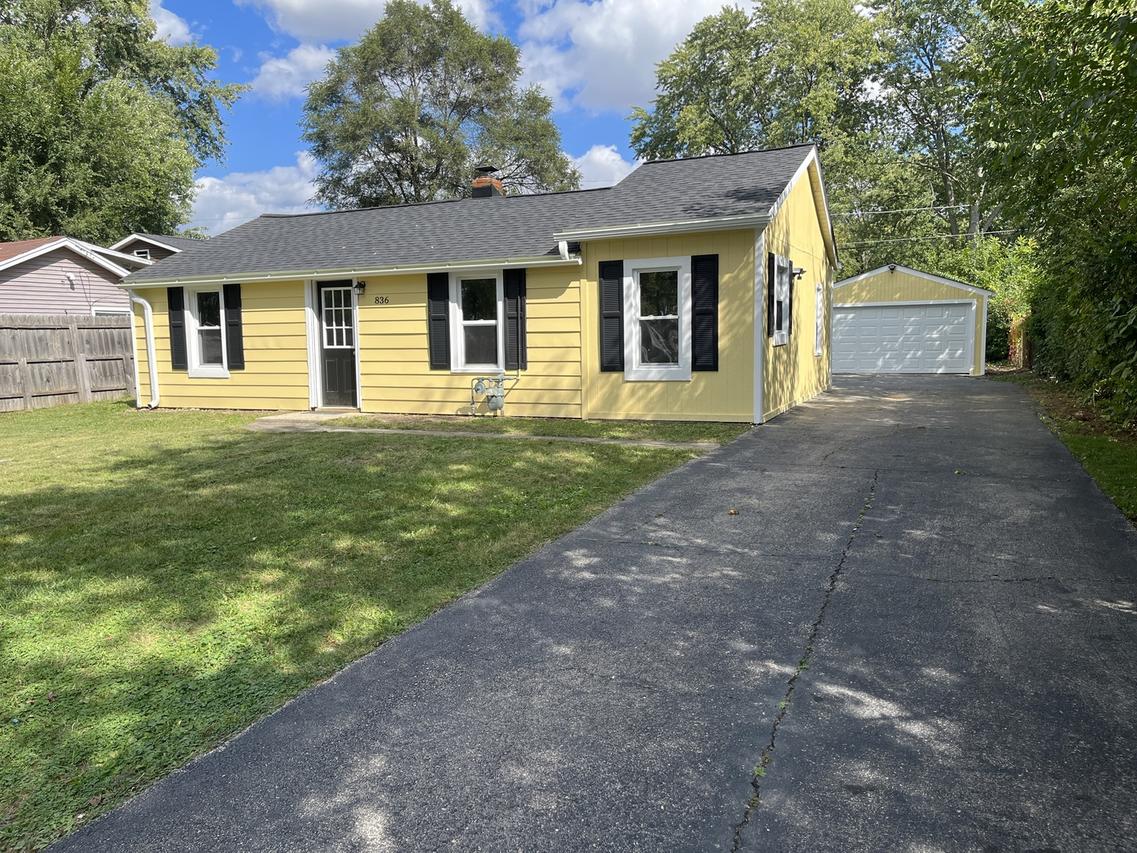 836 S Sumner Ave., Aurora, IL 60505