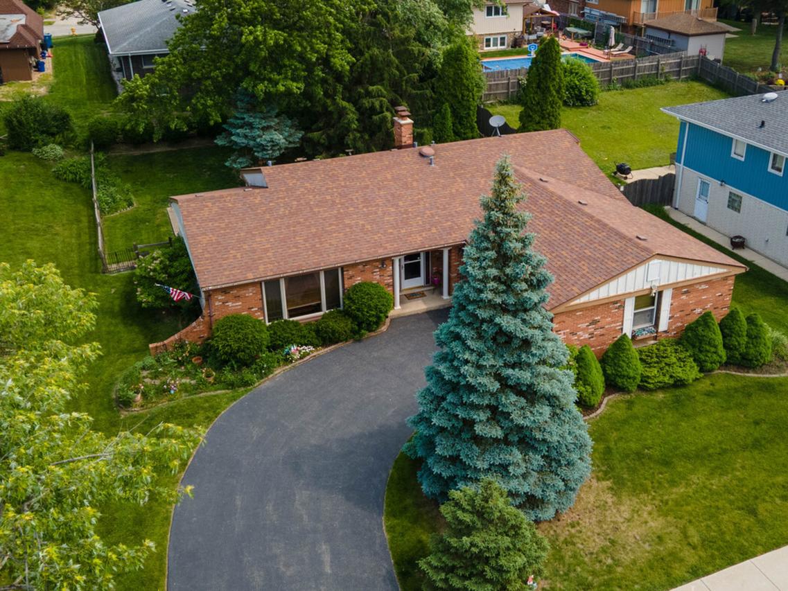 9108 Windsor Dr., Palos Hills, IL 60465