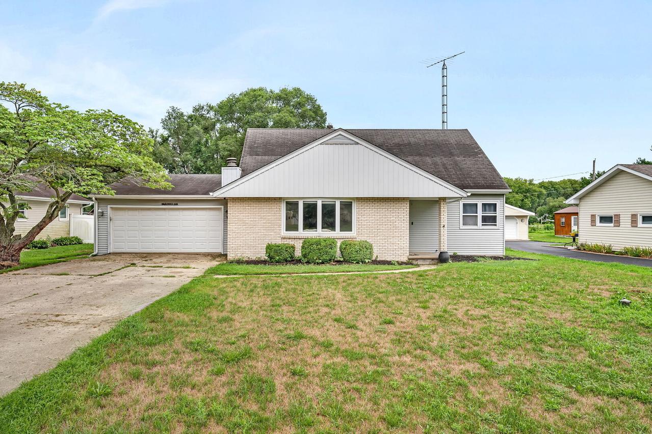 3825 School Dr., Morris, IL 60450