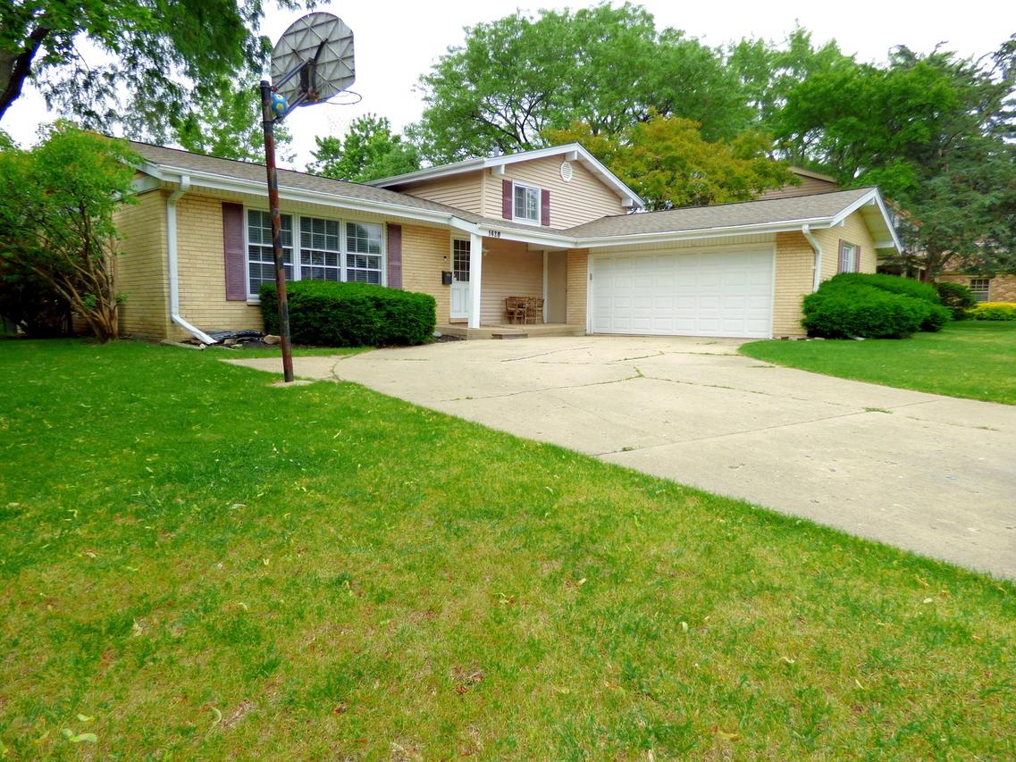 1420 E Lake Louise Dr., Palatine, IL 60074