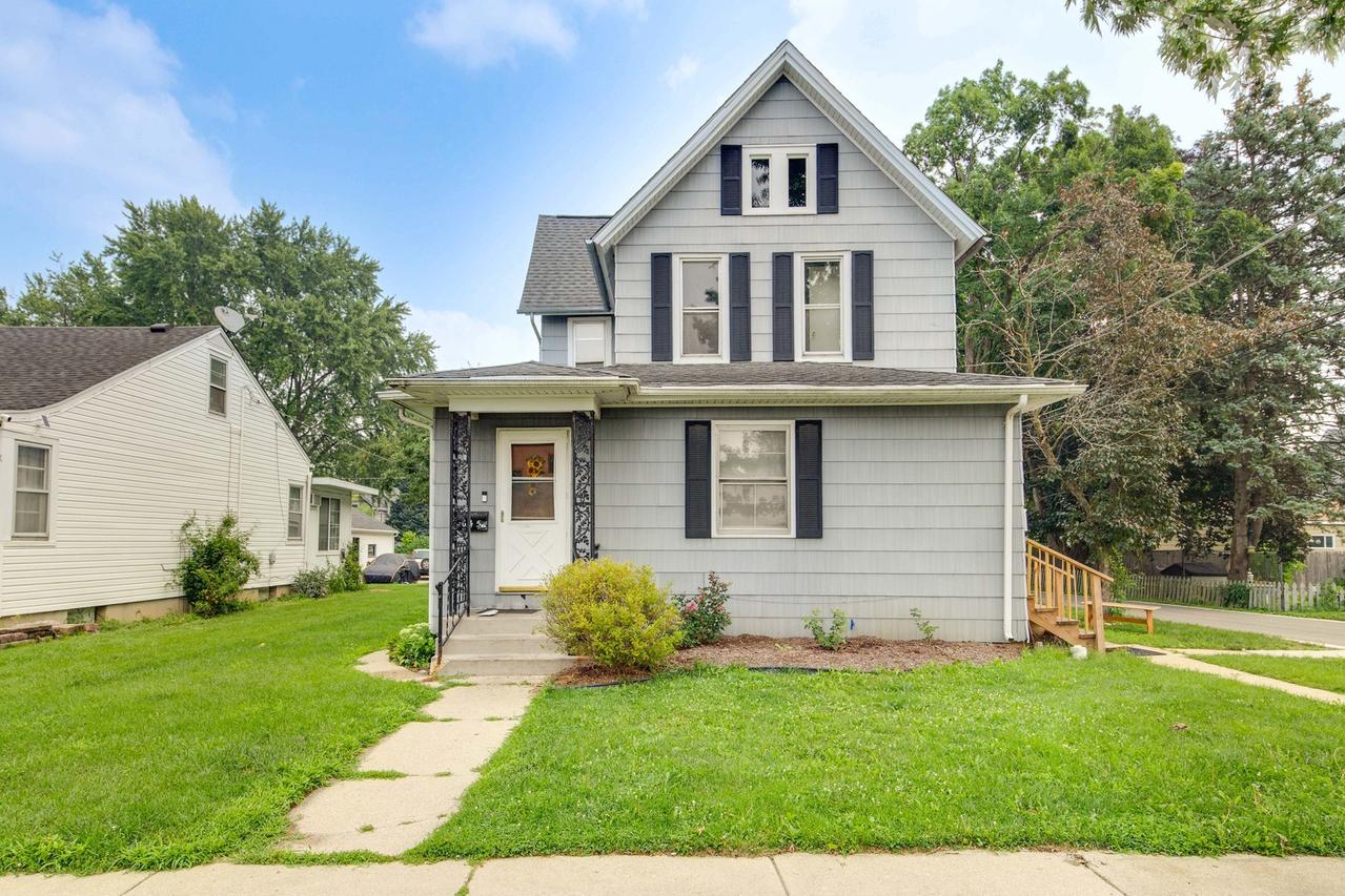 645 Lavoie Ave., Elgin, IL 60120