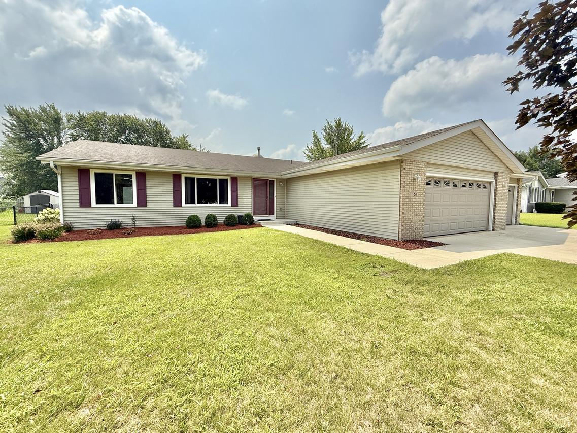 106 Autumnwood Ln., Davis Junction, IL 61020