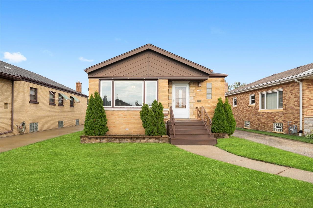 9805 S Utica Ave., Evergreen Park, IL 60805