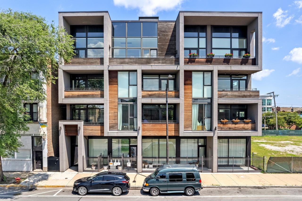 2424 W Chicago Ave. #201, Chicago, IL 60622