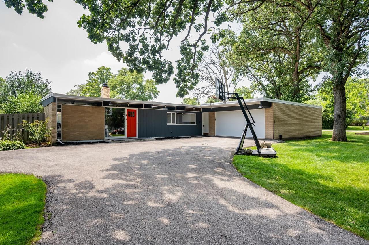 1912 Old Briar Rd., Highland Park, IL 60035