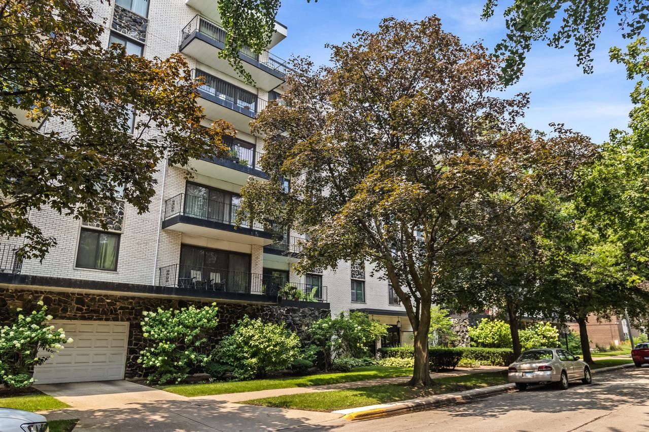 211 Elgin Ave. #4H, Forest Park, IL 60130