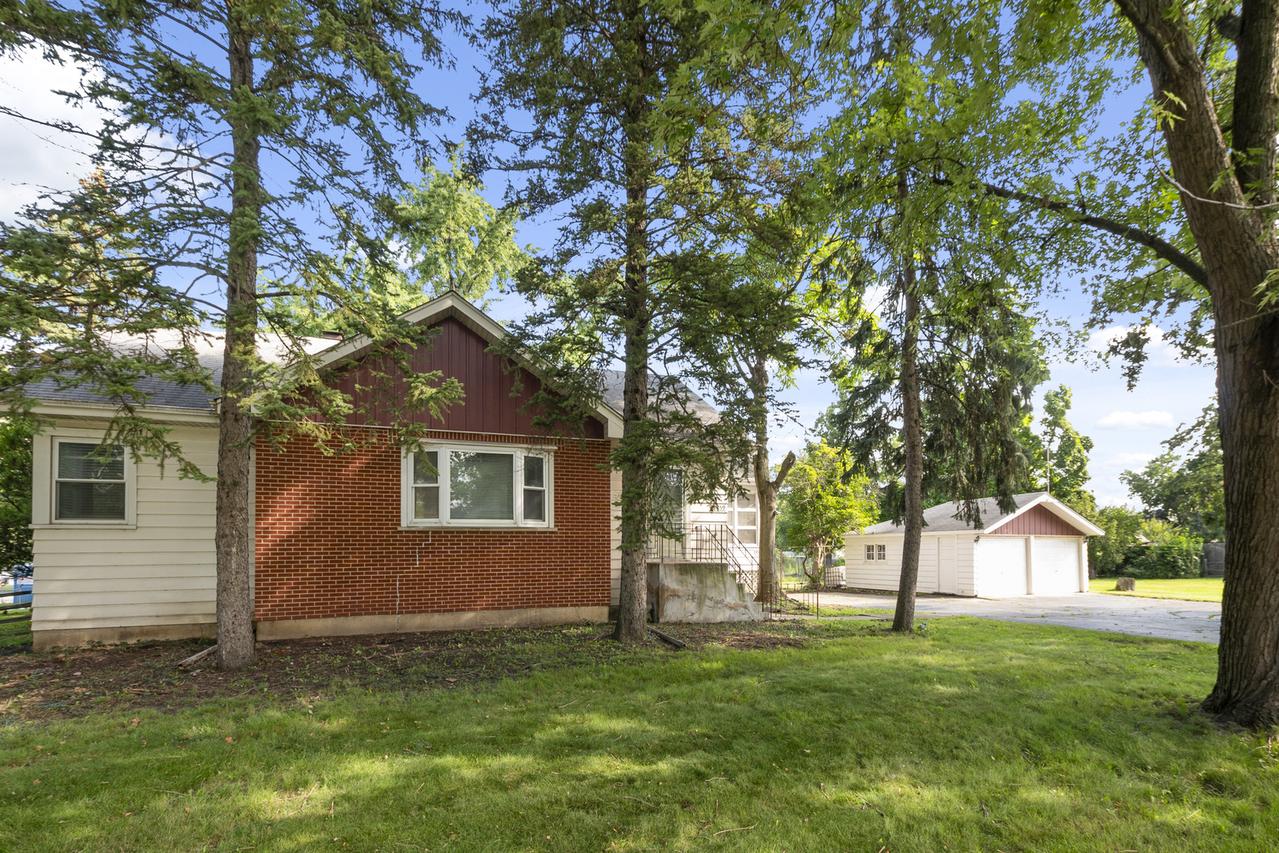 8459 S 85th Ct., Hickory Hills, IL 60457
