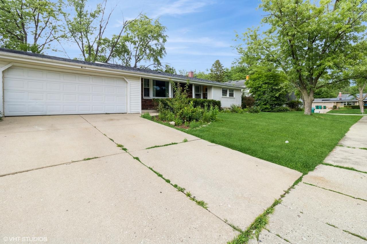 410 Chatham Cir., Buffalo Grove, IL 60089