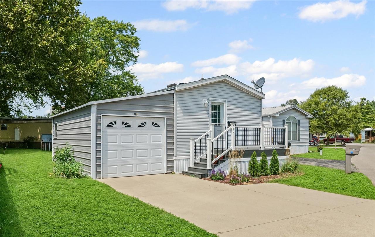 517 Carriage Ln., Gibson City, IL 60936