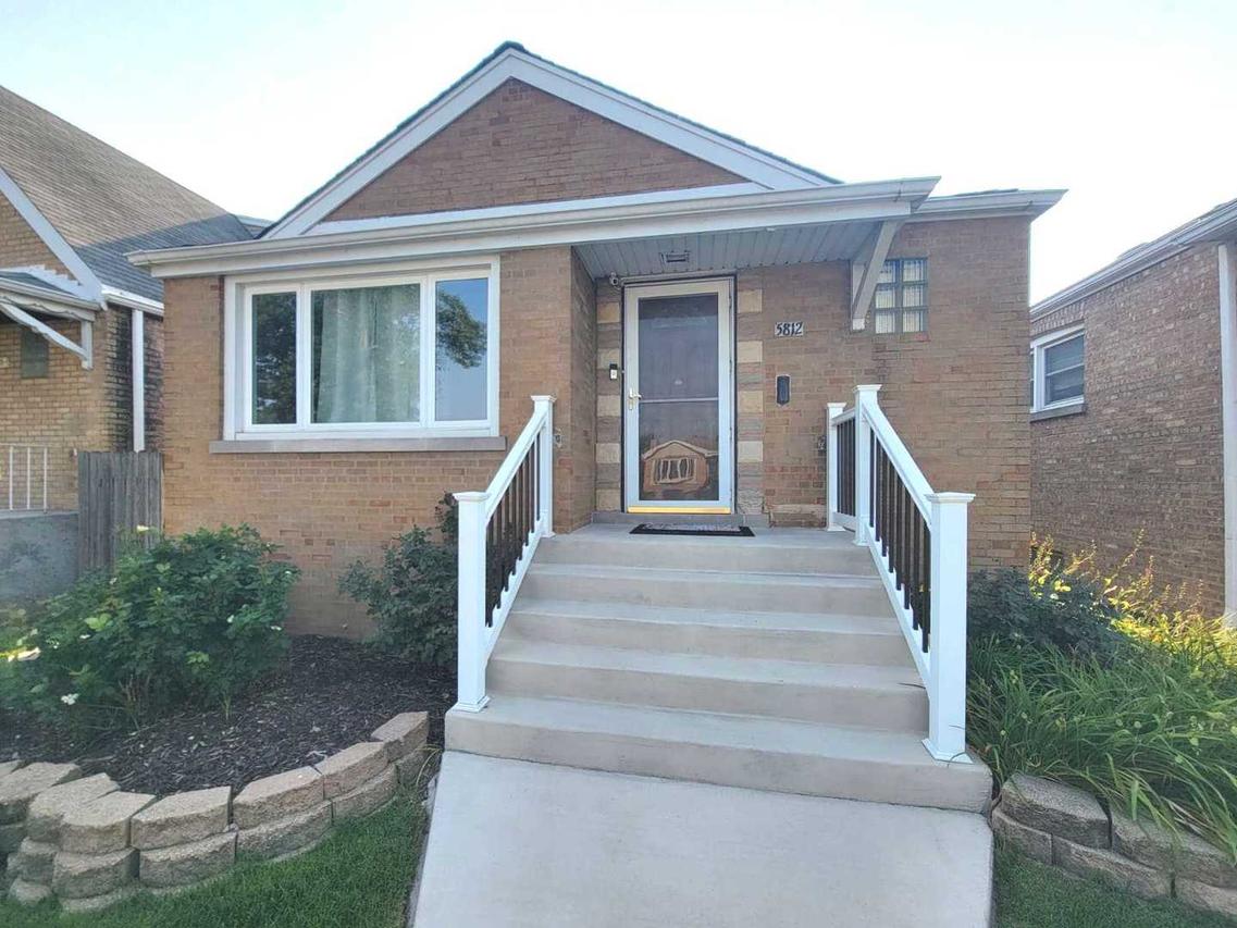 5812 S Moody Ave., Chicago, IL 60638