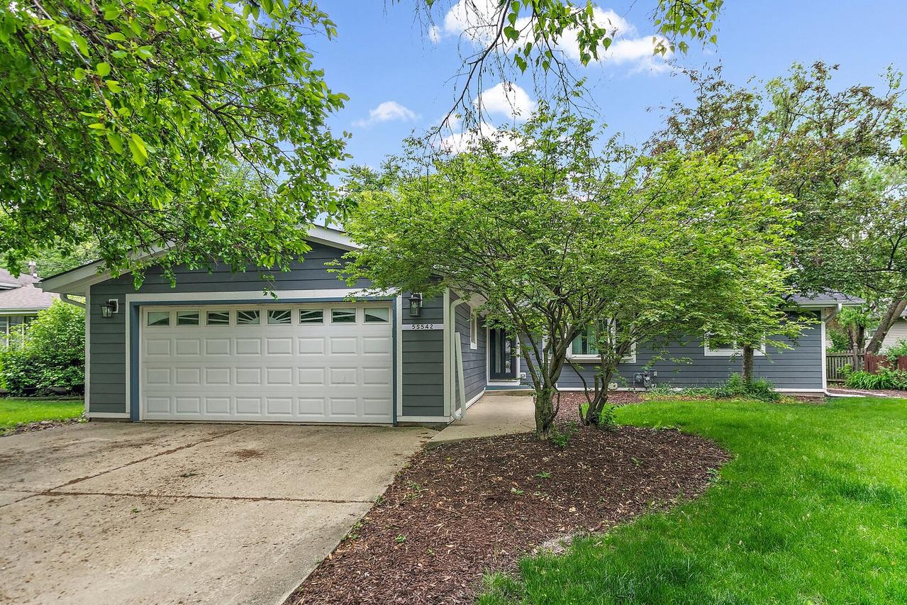5S542 Tartan Ln., Naperville, IL 60563