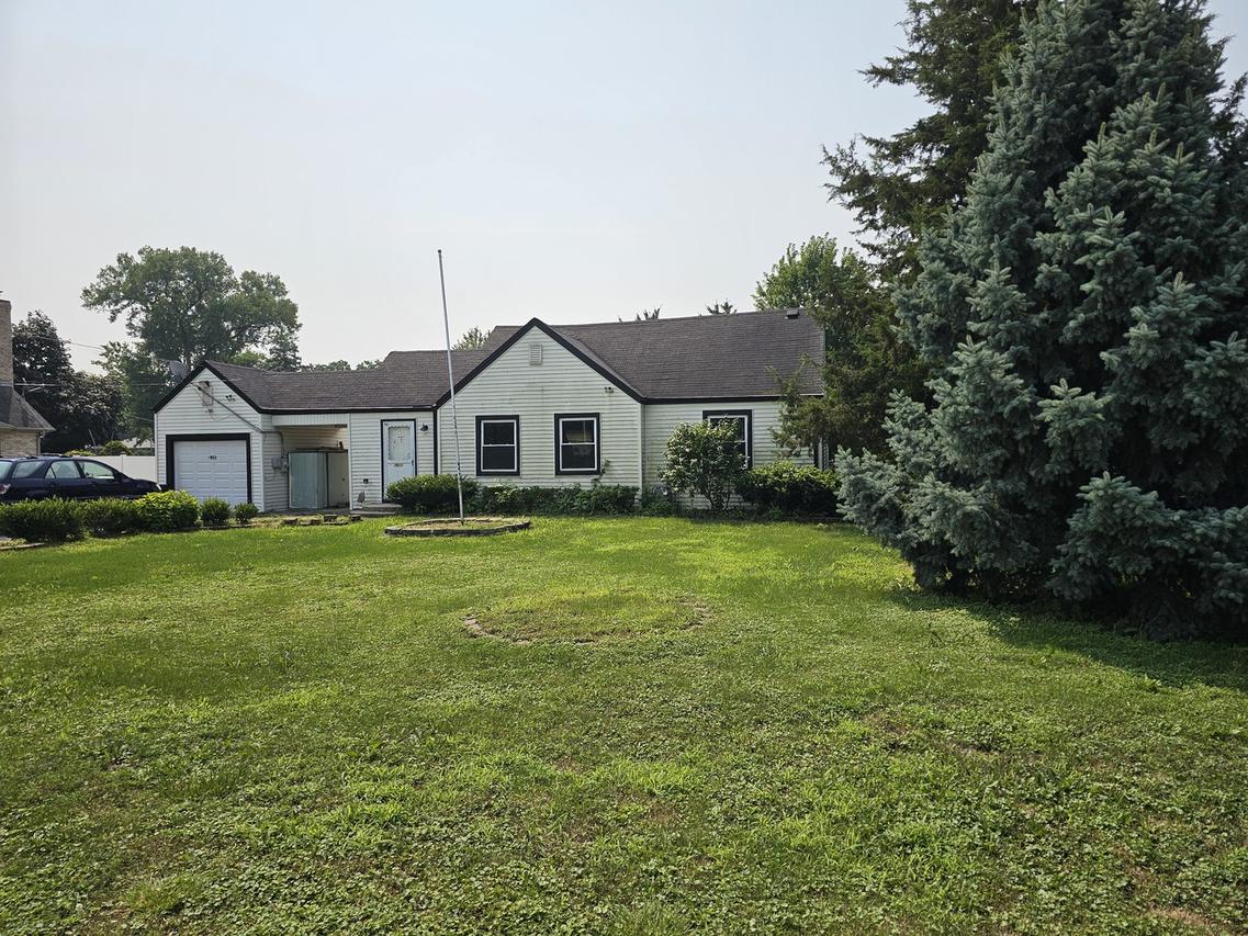 7911 W 92nd St., Hickory Hills, IL 60457