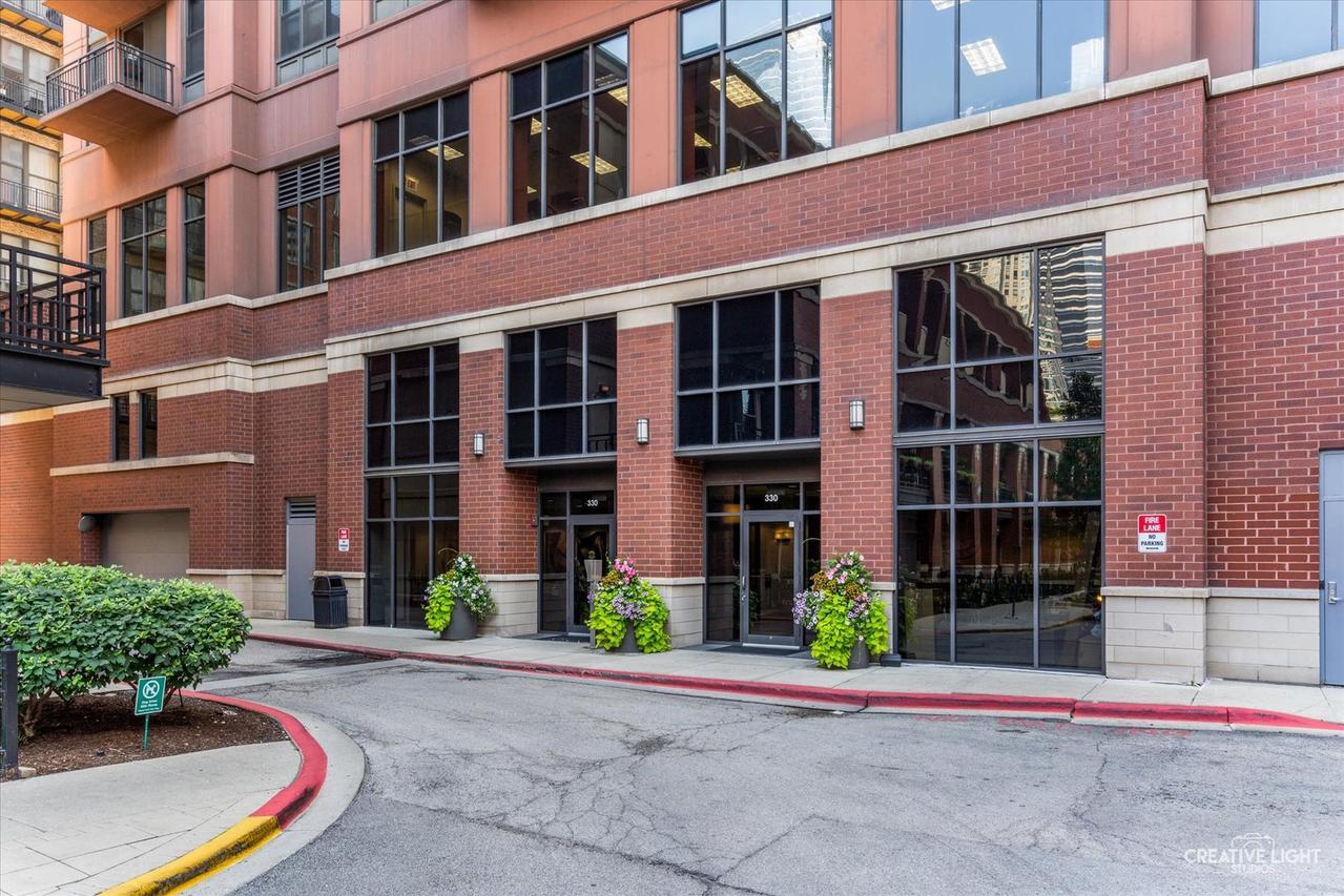 330 N Jefferson St. #2102, Chicago, IL 60661