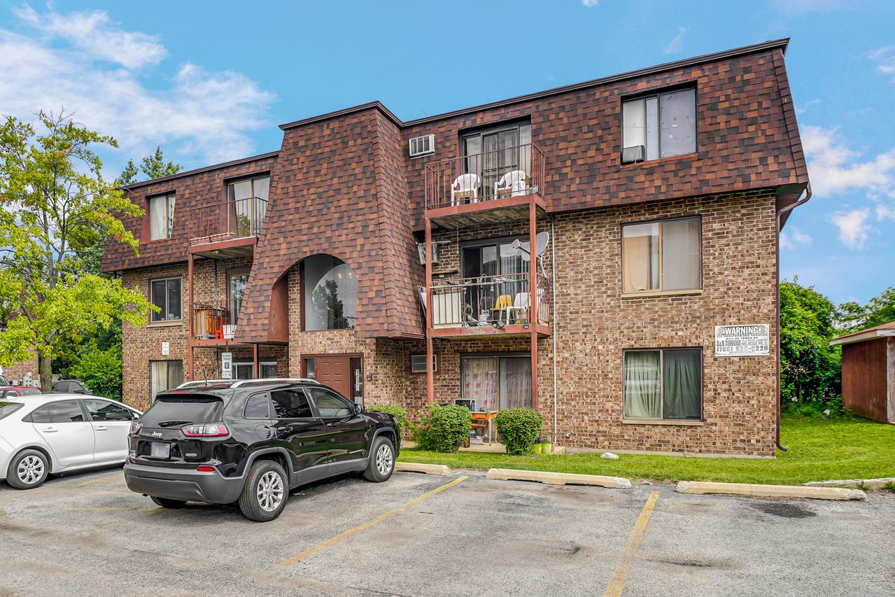 1539 S Ardmore Ave. #E, Villa Park, IL 60181