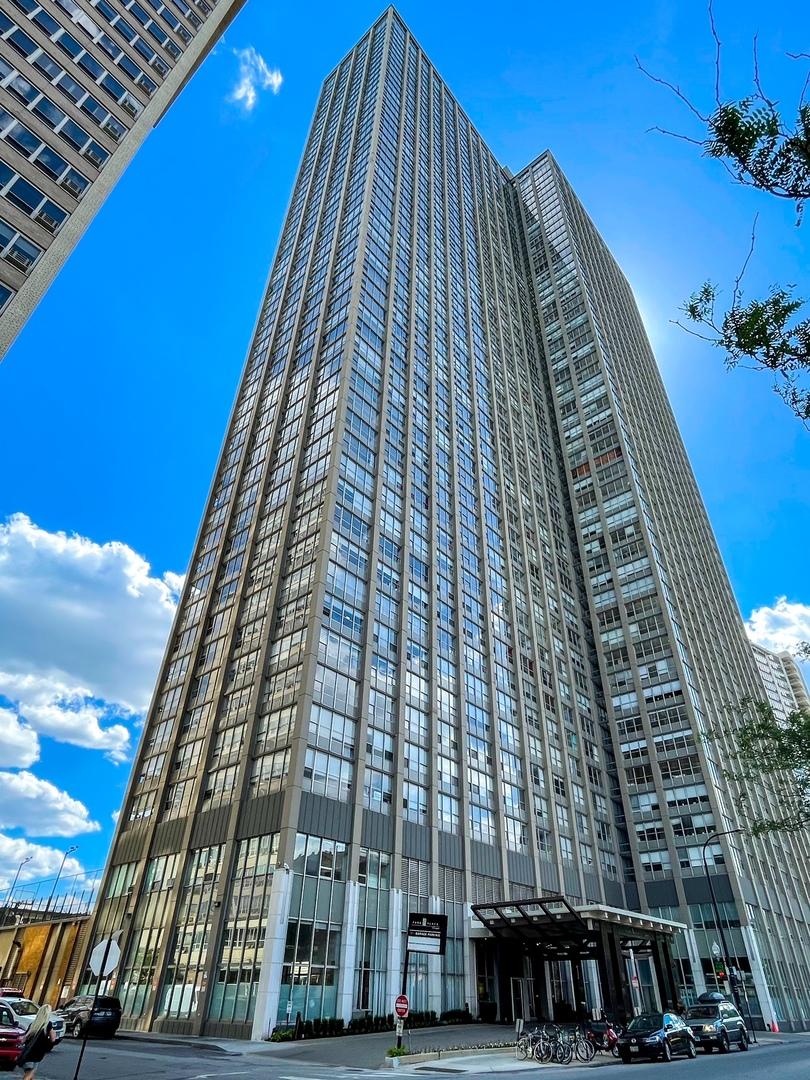 655 W Irving Park Rd. #4811, Chicago, IL 60613