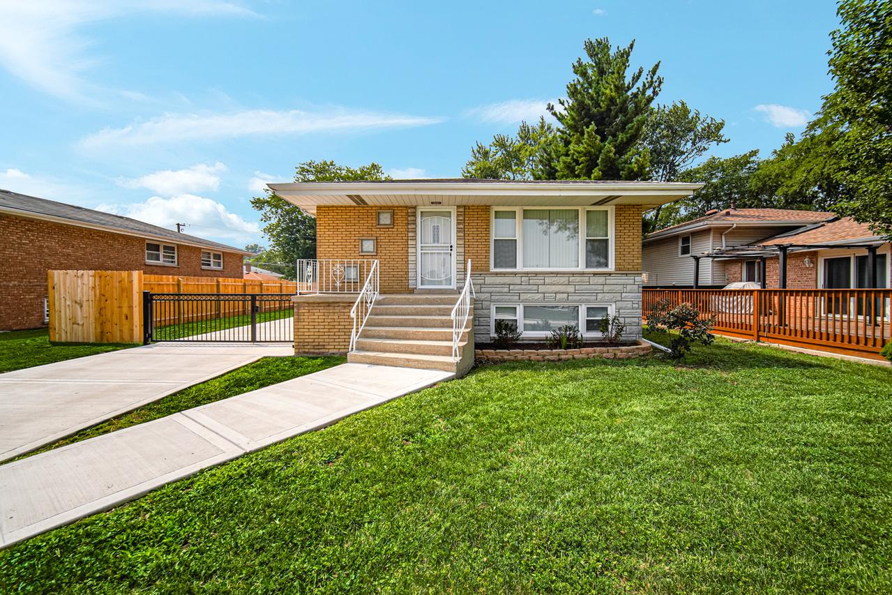 7604 S Oconto Ave., Bridgeview, IL 60455