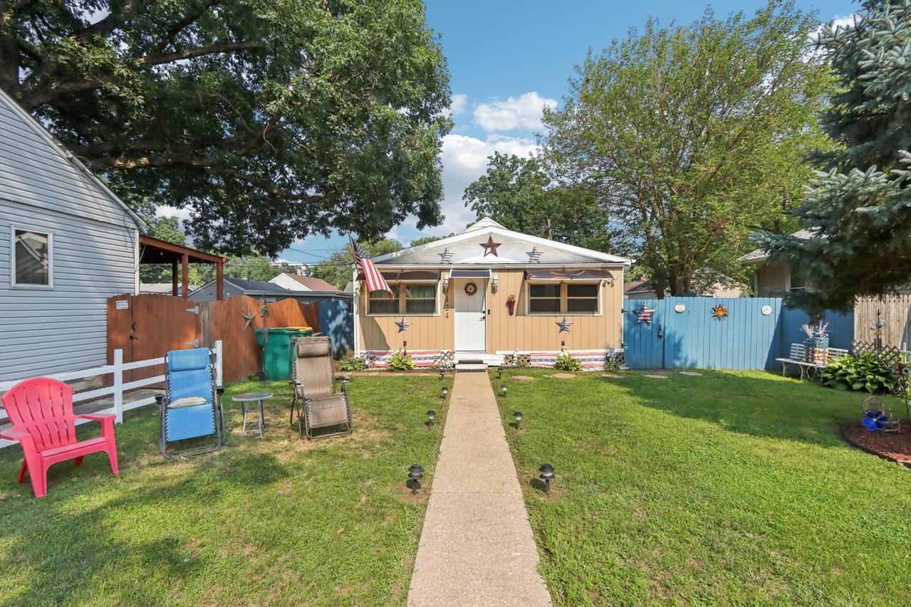 424 Park Dr., Joliet, IL 60436