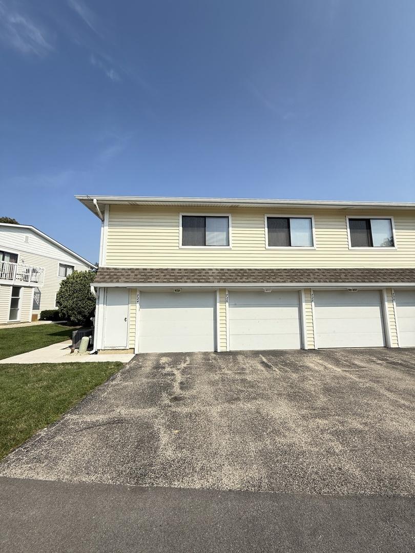 724 Whitesail Dr., Schaumburg, IL 60194