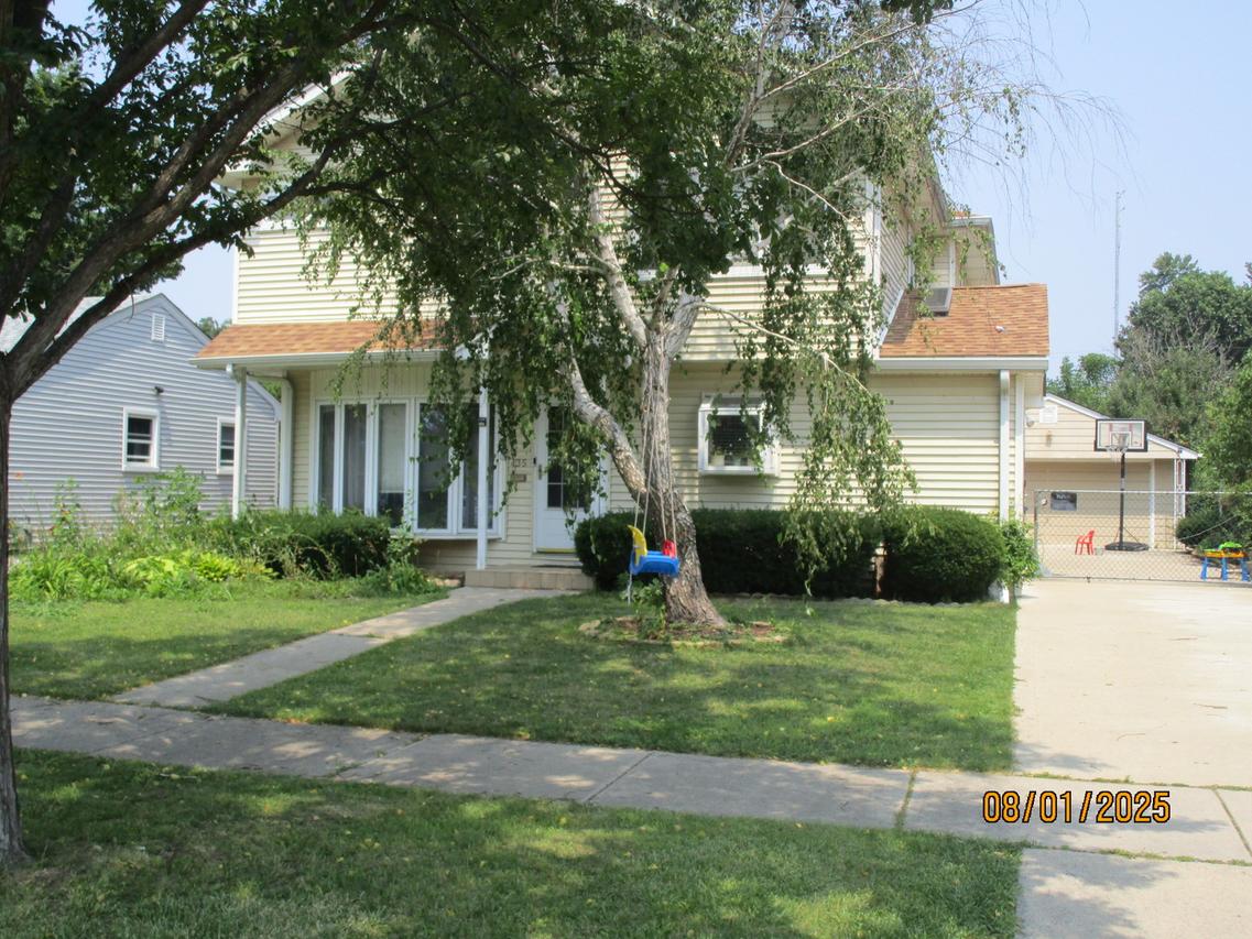 135 N Warrington Rd., Des Plaines, IL 60016