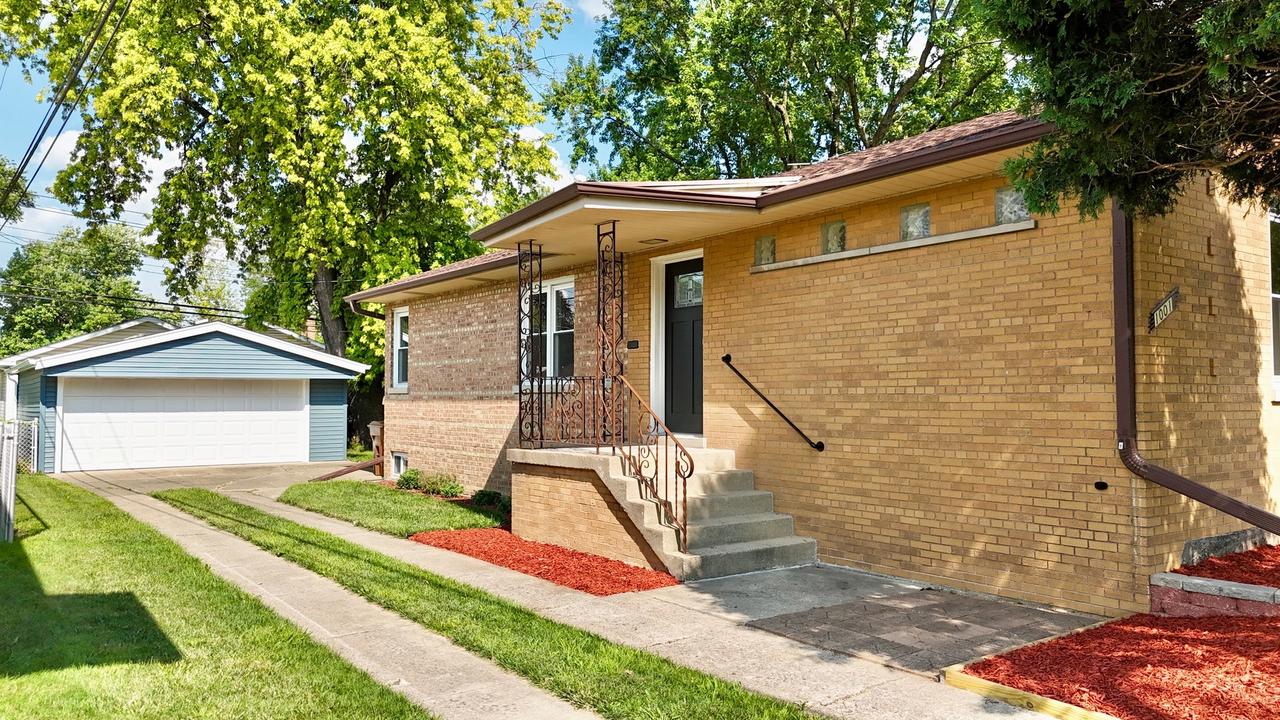 10012 S 52nd Ave., Oak Lawn, IL 60453