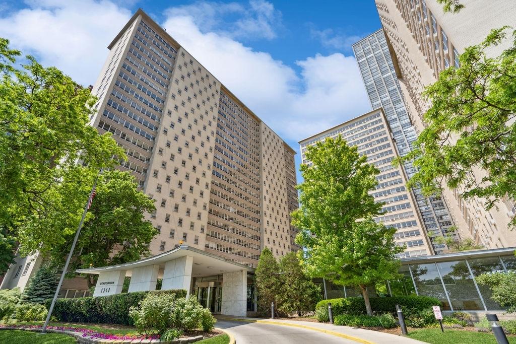 3950 N Lake Shore Dr. #1612, Chicago, IL 60613