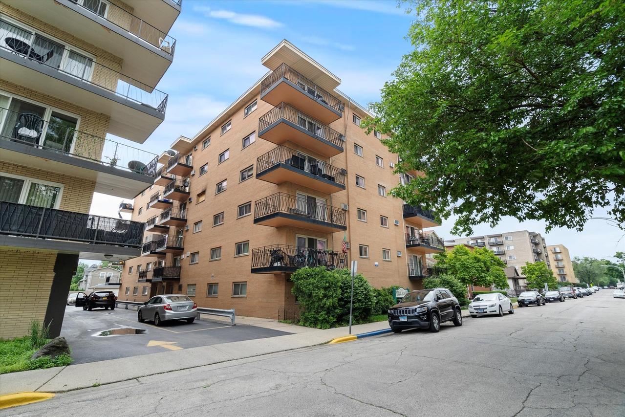7432 W Washington St. #606, Forest Park, IL 60130