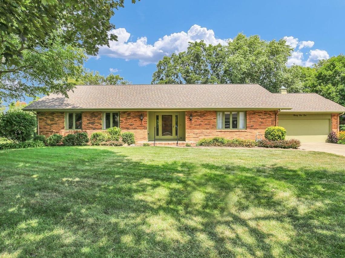 3110 Meadow Brook Dr., Champaign, IL 61822