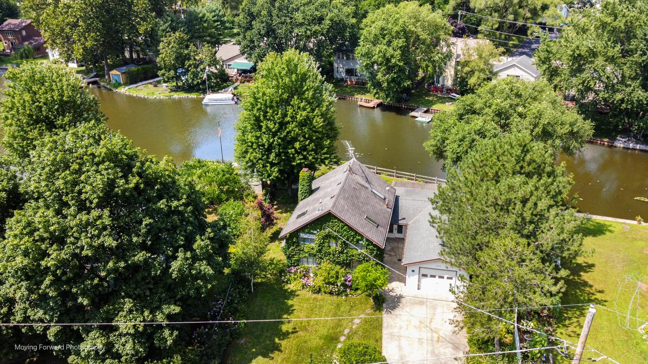 224 Channel Dr., Island Lake, IL 60042