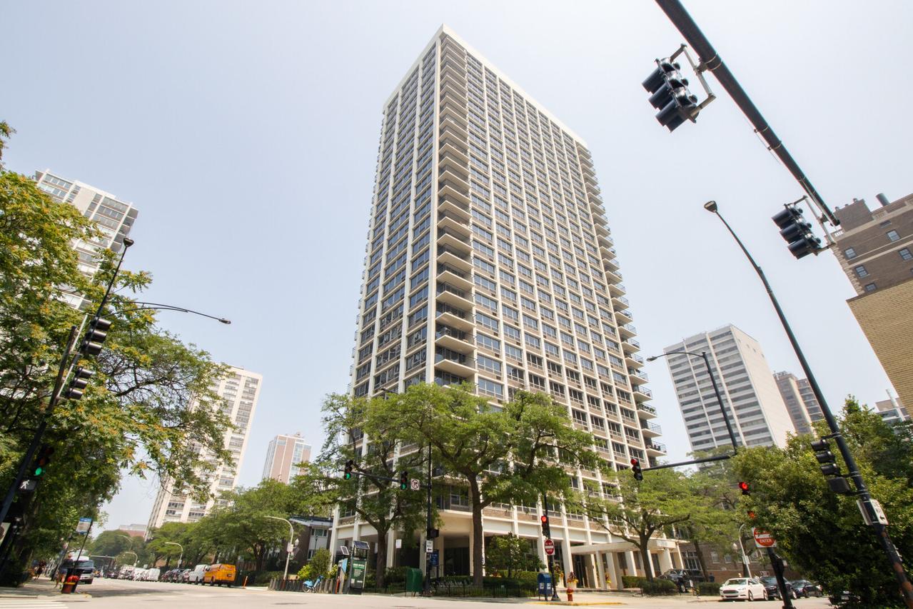 88 W Schiller St. #906, Chicago, IL 60610