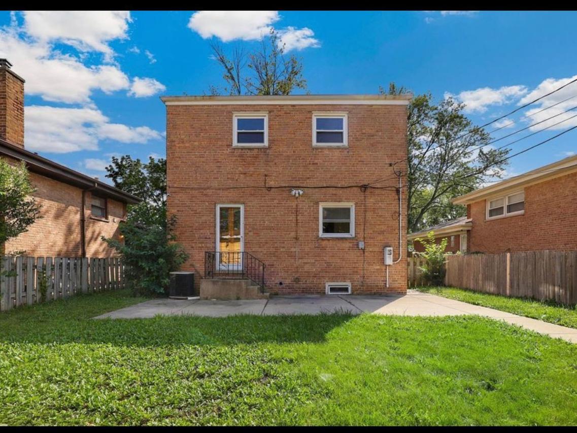 3850 Birchwood Ave., Skokie, IL 60076