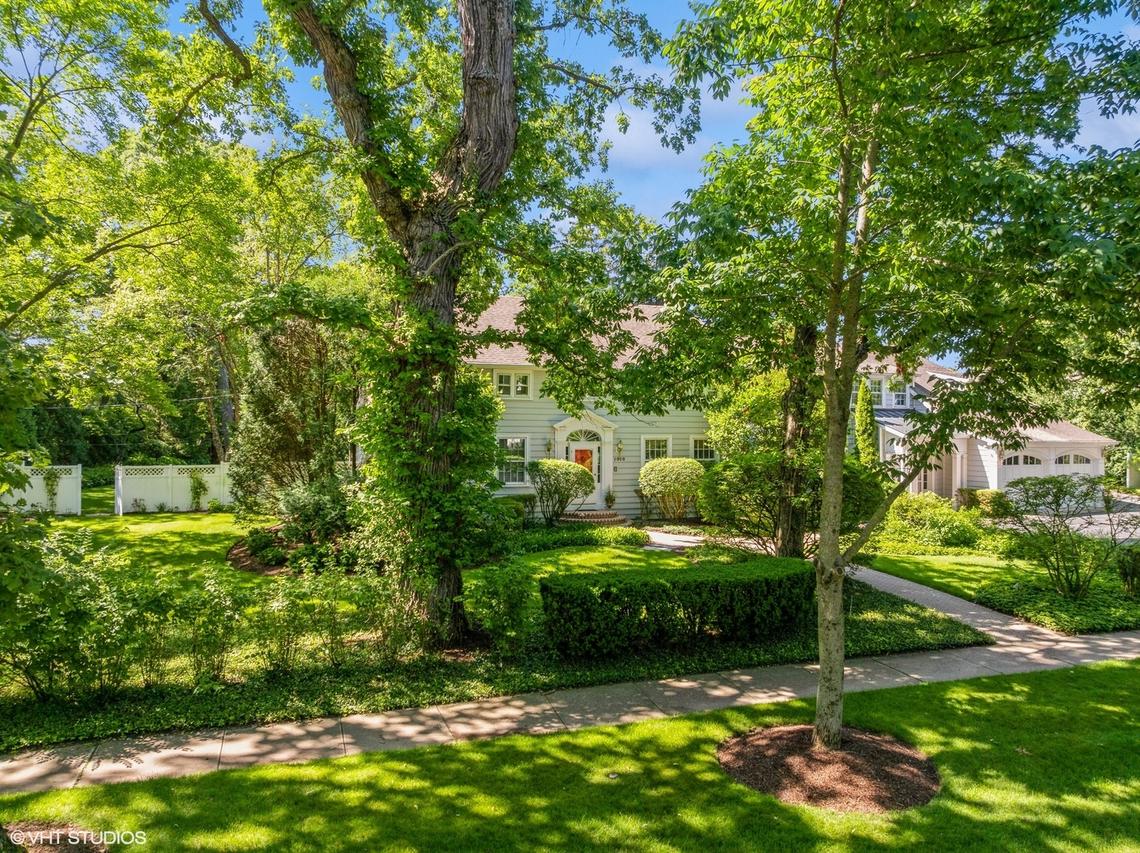 1010 Hubbard Pl., Winnetka, IL 60093