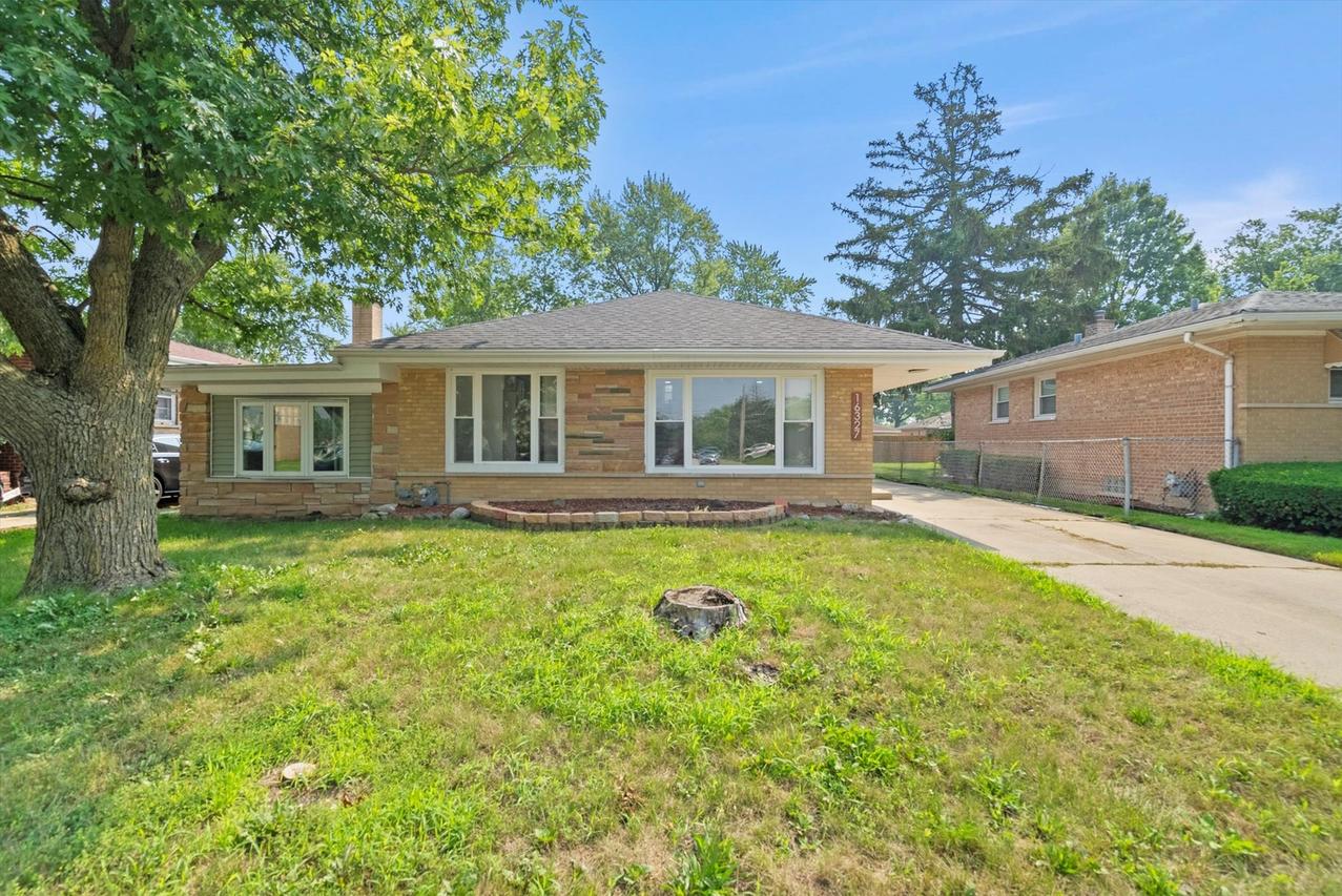 16327 Dobson Ave., South Holland, IL 60473