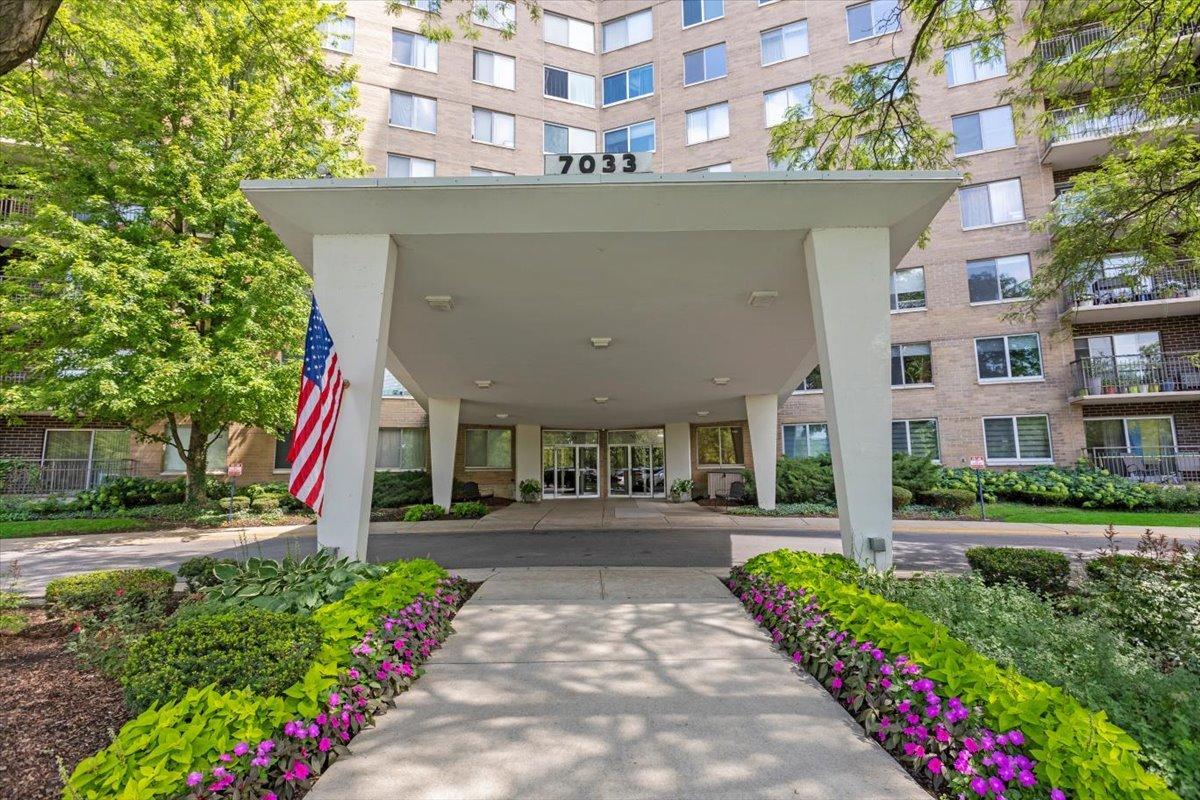 7033 N Kedzie Ave. #310, Chicago, IL 60645