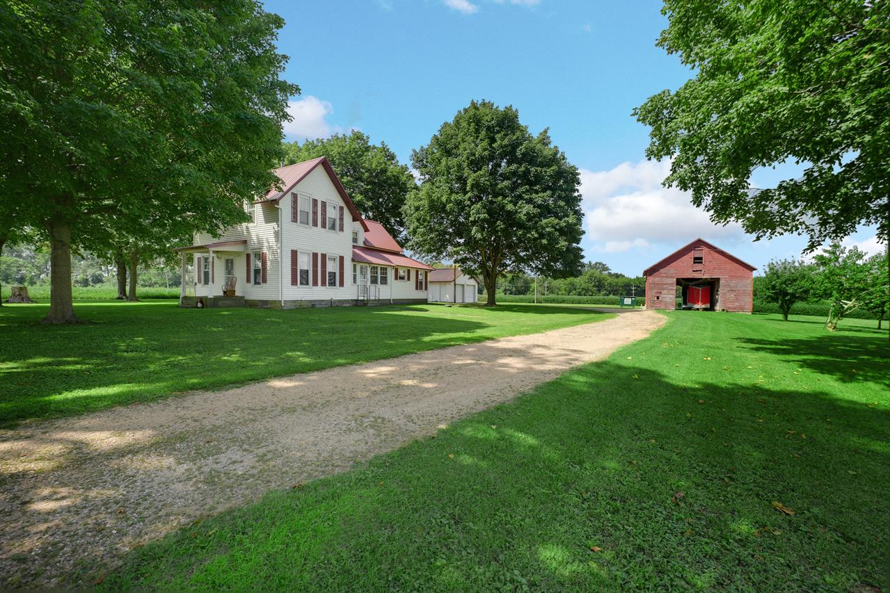 1061 Robbins Rd., Amboy, IL 61310