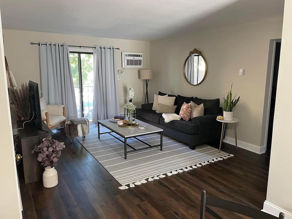184 S Waters Edge Dr. #201, Glendale Heights, IL 60139