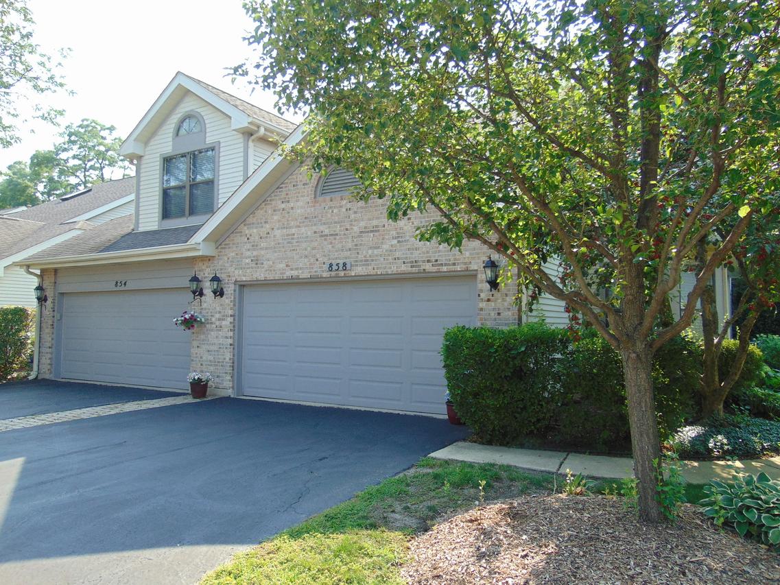 858 N Auburn Woods Dr., Palatine, IL 60067