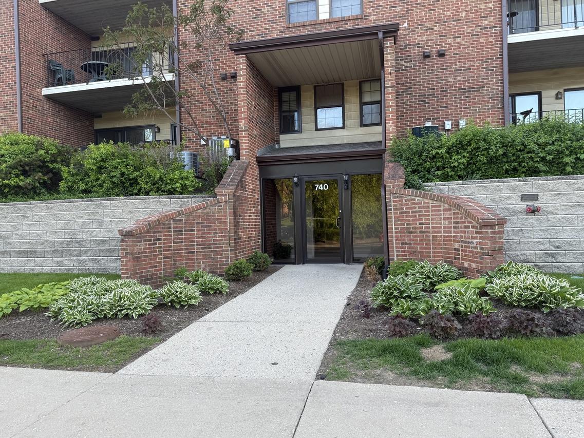 740 Weidner Rd. #206, Buffalo Grove, IL 60089