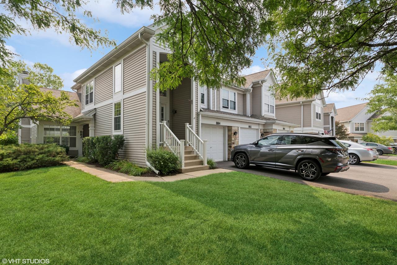 882 Brompton Ct., Carol Stream, IL 60188