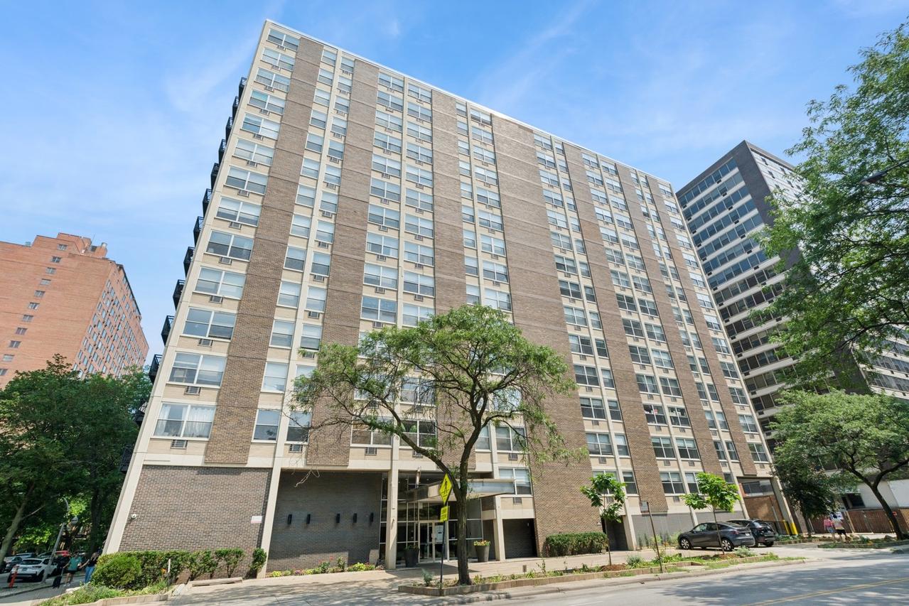 3033 N Sheridan Rd. #1510, Chicago, IL 60657