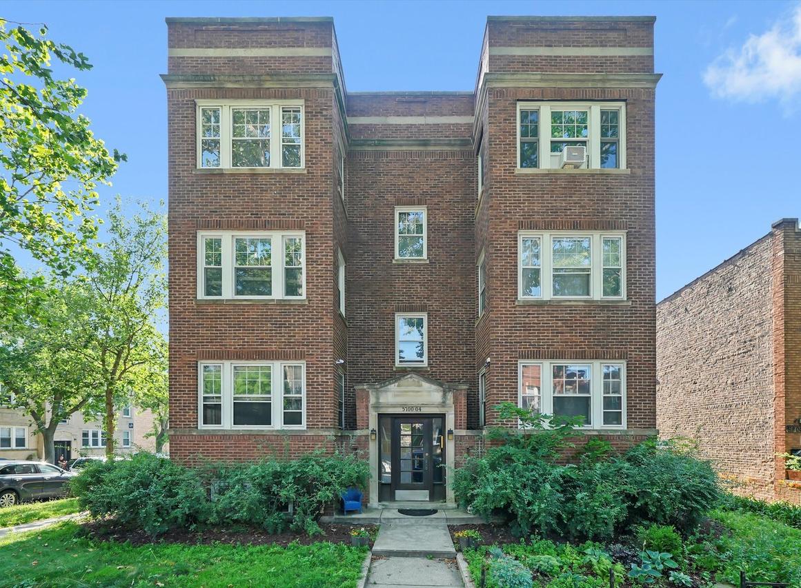 5700 N Artesian Ave. #2S, Chicago, IL 60659
