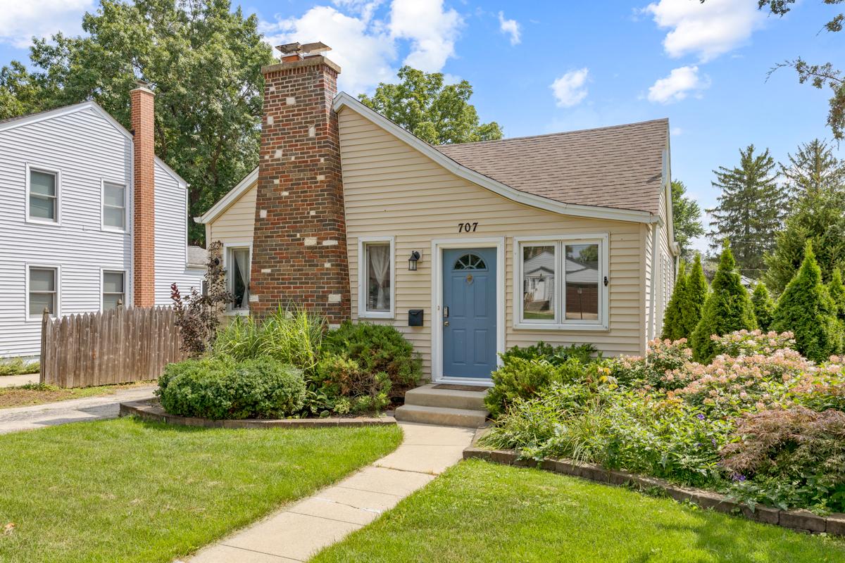 707 Richards St., Geneva, IL 60134