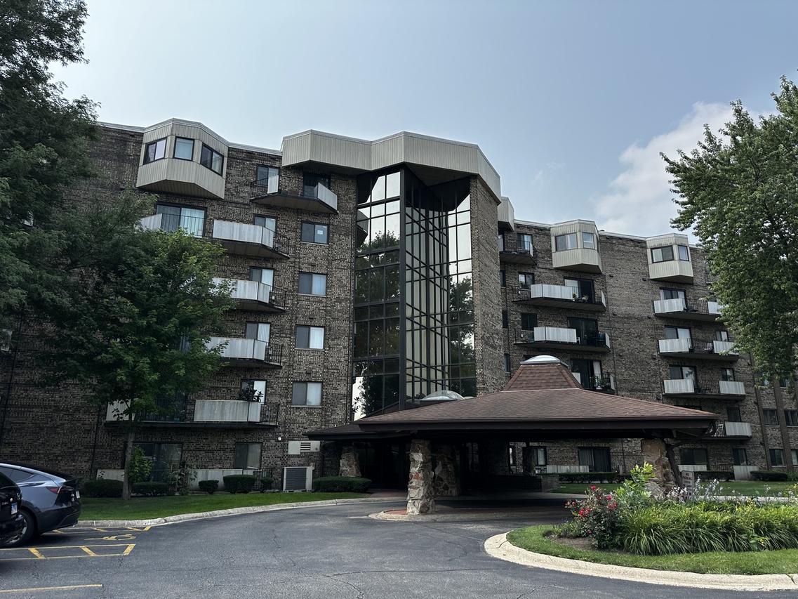 1275 E Baldwin Ln. #601, Palatine, IL 60074