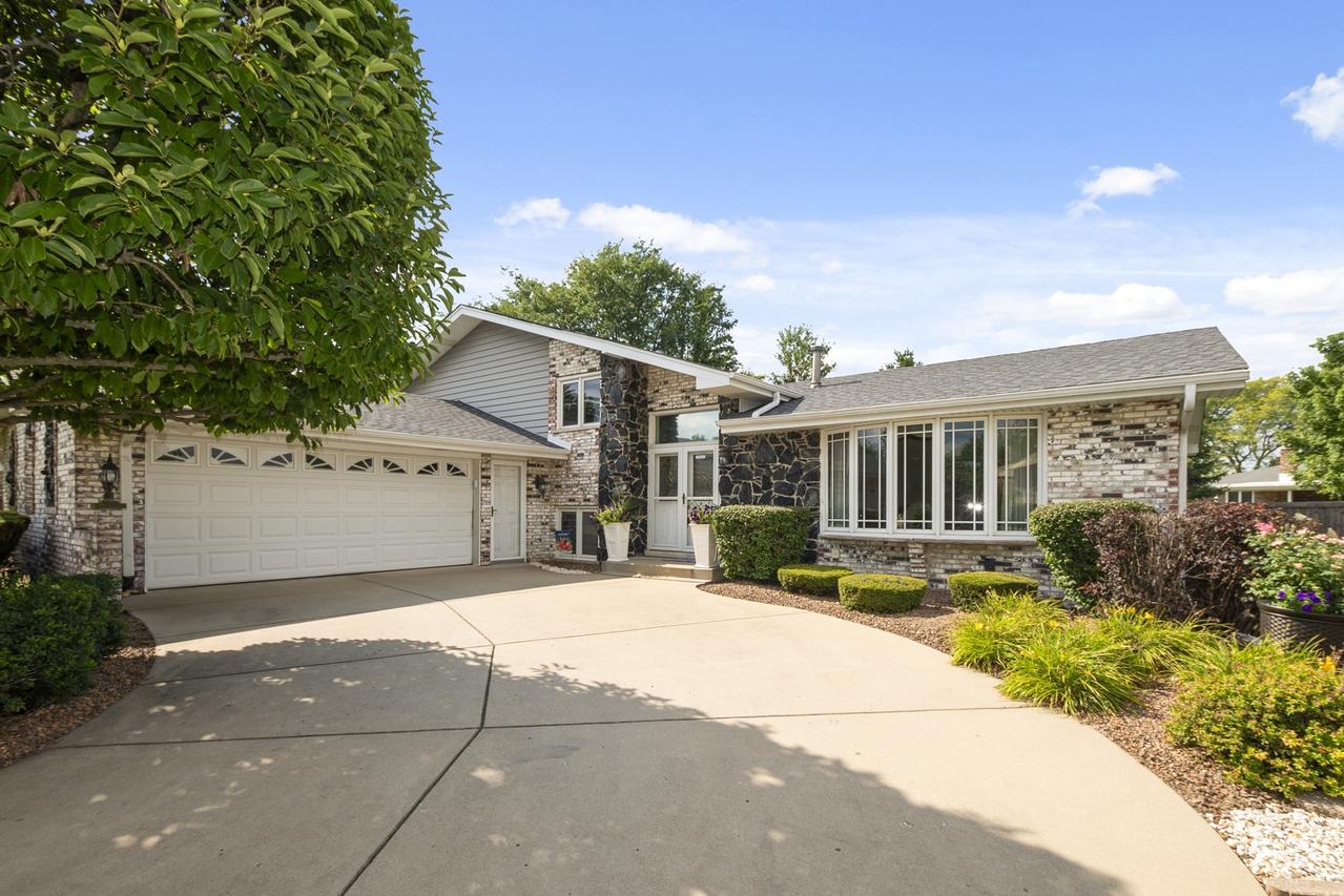 8944 Fernwood Ct., Orland Park, IL 60462