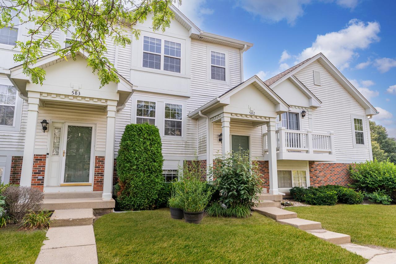 582 Holiday Ln., Hainesville, IL 60073