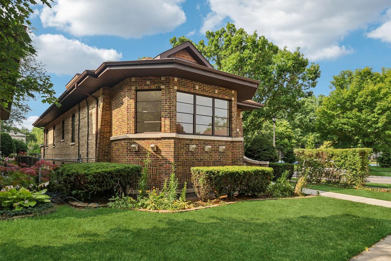 5253 Cleveland St., Skokie, IL 60077