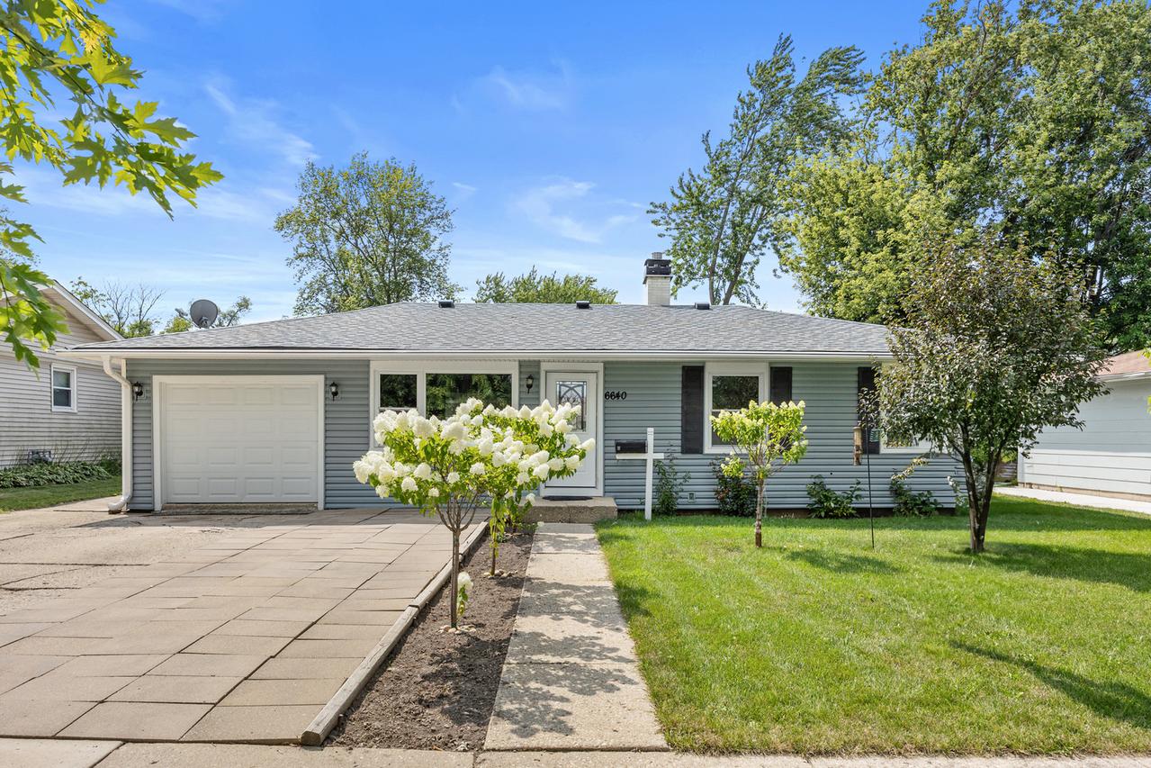 6640 Peach Tree St., Hanover Park, IL 60133