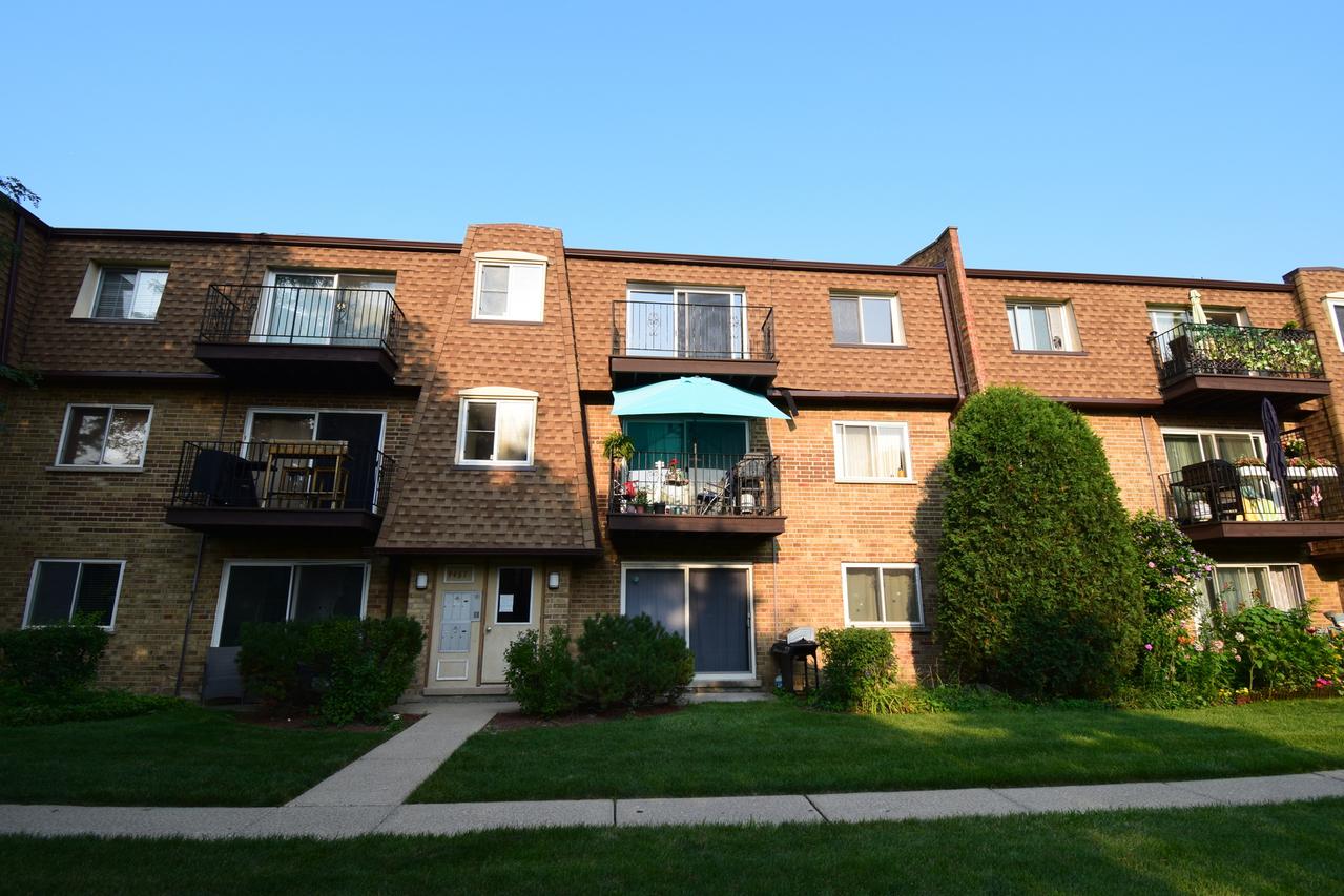 9467 Bay Colony Dr. #3S, Des Plaines, IL 60016